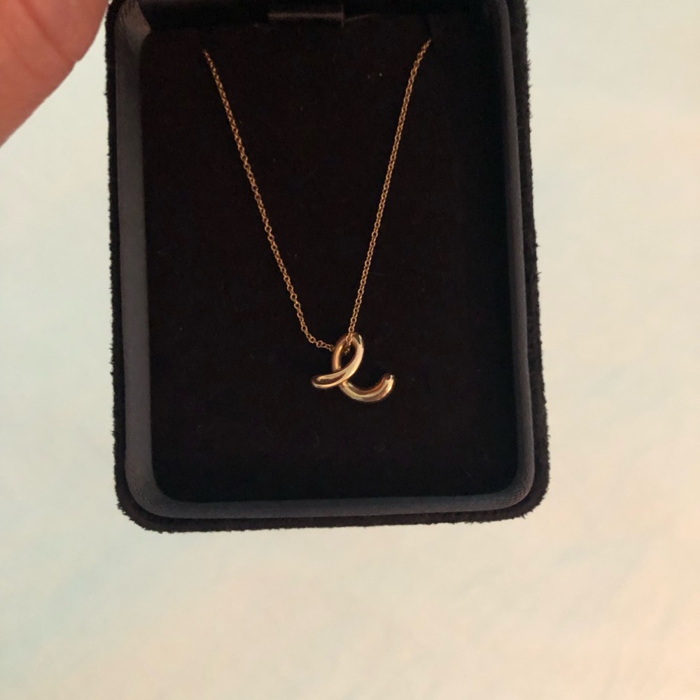 SOLD!!!💕💕💕💕💕💕Tiffany&Co 18k Letter “E” Pendant Necklace